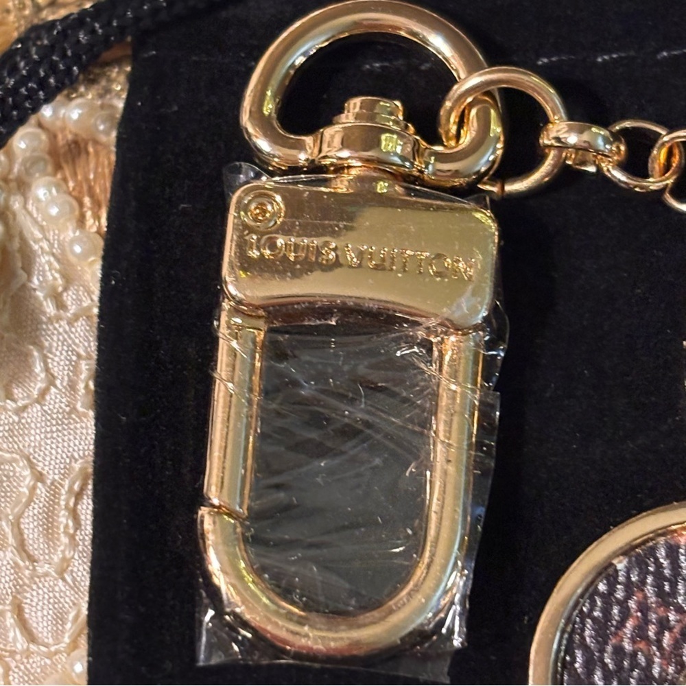 Luxury Vivienne Keychain/Bag Charm GWP - Picture 2 of 3